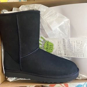 UGG SHORT II BRAND NEW NEVER WORN